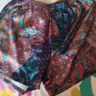Batín y pantalón corto satinado hombre