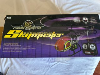 Helicóptero RC Skymaster con mando y caja
