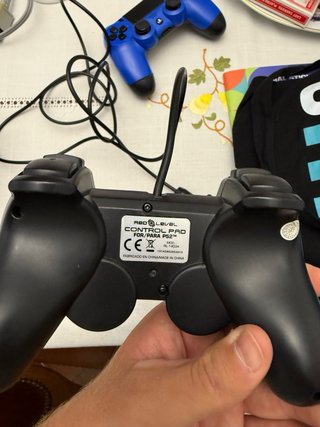 2 Comandos PS2 Uma da Red Level e outro da Nplay.