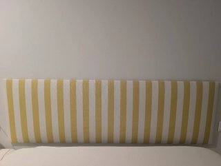 Cabecero de cama a rayas blanco y amarilo