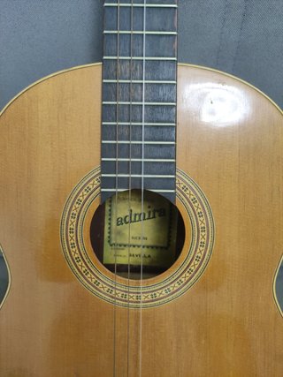 Guitarra Admira Sevilla para reparar