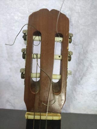 Guitarra Admira Sevilla para reparar
