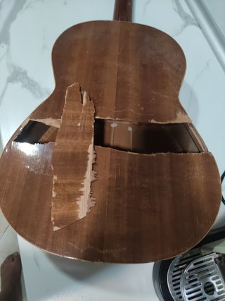 Guitarra Admira Sevilla para reparar