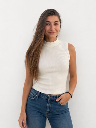 Top canalé cuello alto sin mangas blanco