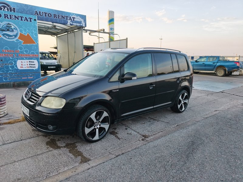 Volkswagen Touran 2004 - foto 1