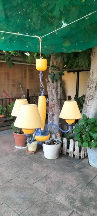 Lámpara de techo infantil azul y amarilla