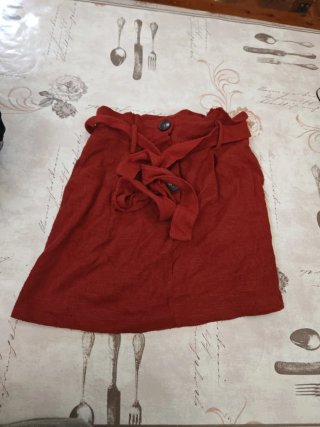 Falda corta roja
