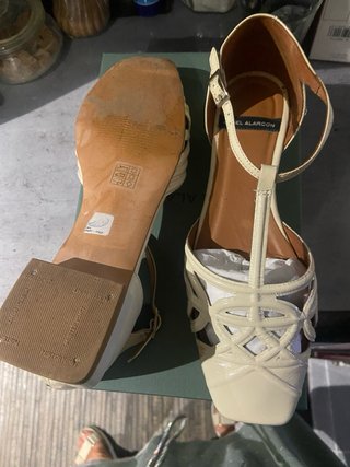 Sandalias cangrejeras Ángel Alarcón beige