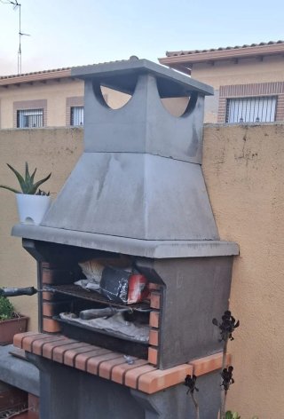 Barbacoa de obra de ladrillo y cemento
