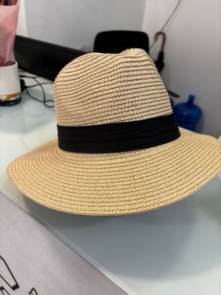 Sombrero de paja con cinta negra