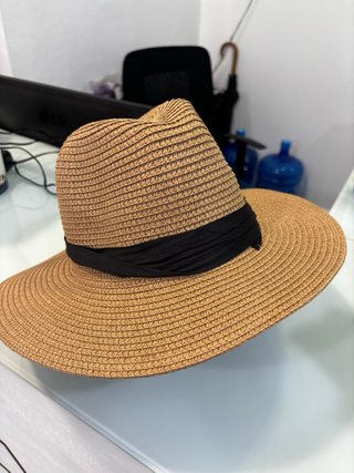 Sombrero de paja con cinta negra