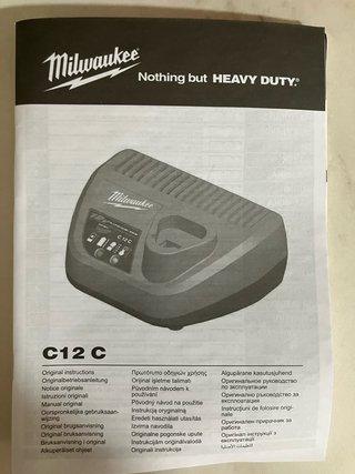 Cargador Milwaukee C12 C + 2 Baterías 2A + Maletín