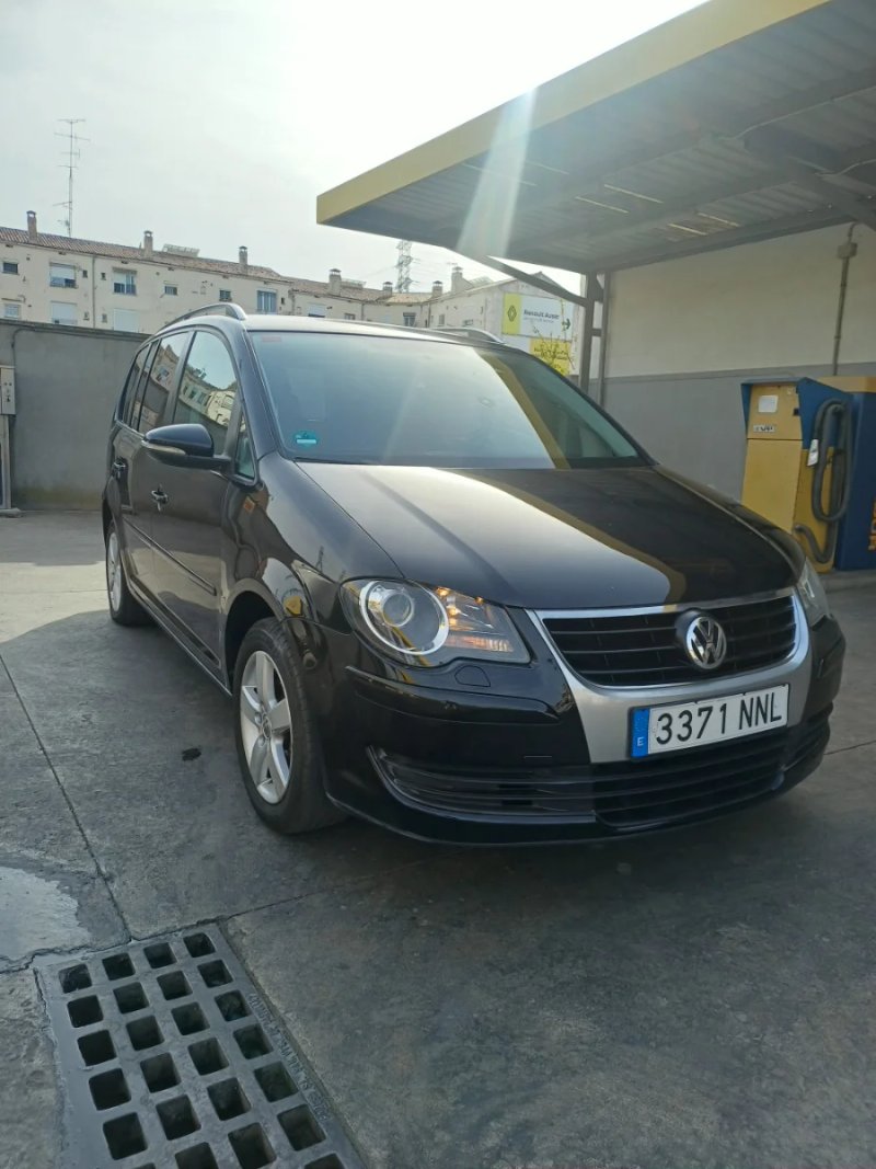 Volkswagen Touran 2010 - foto 1