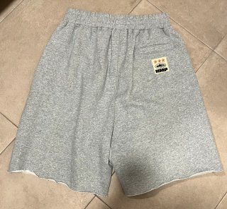pantalón chándal corto gris