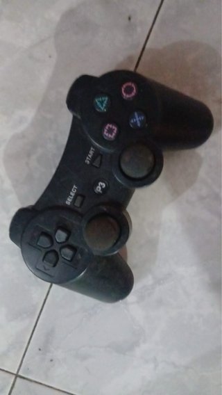 Consola PS3 Sony Negra con Mando Blanco
