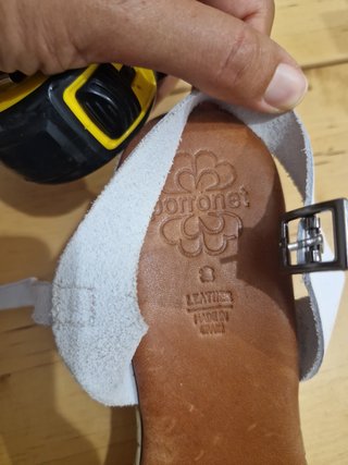 Sandalias blancas de piel talla 41.