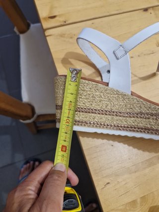 Sandalias blancas de piel talla 41.