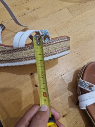 Sandalias blancas de piel talla 41.
