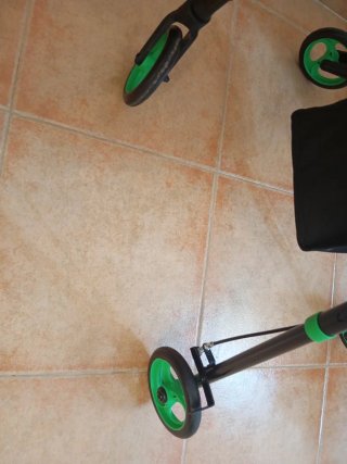 Andador Plegable con Asiento y Ruedas