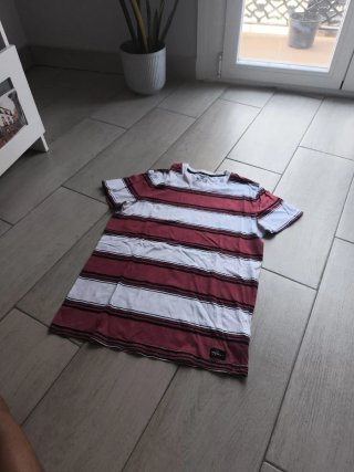 Camiseta Hollister Rayas Roja y Blanca