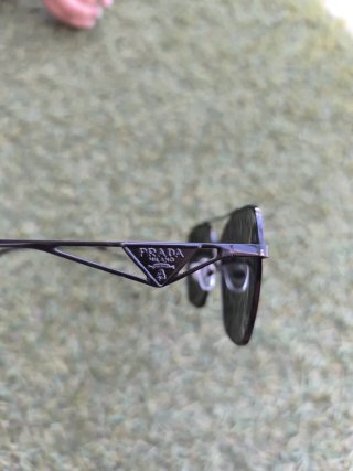 Gafas de sol Prada negras y grises