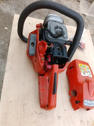 Motosega Husqvarna 236 da riparare