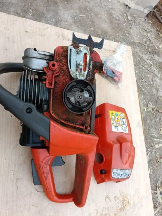Motosega Husqvarna 236 da riparare