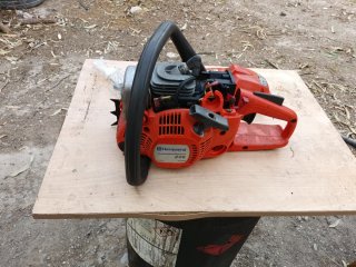 Motosega Husqvarna 236 da riparare