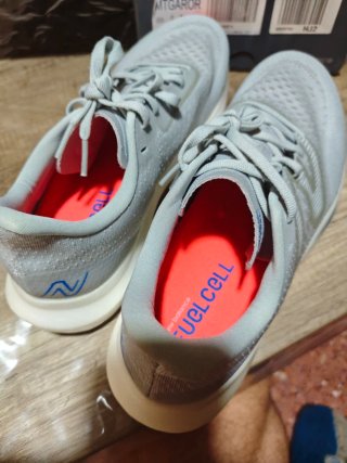 New Balance FuelCell Rebel V3 Talla 42.5