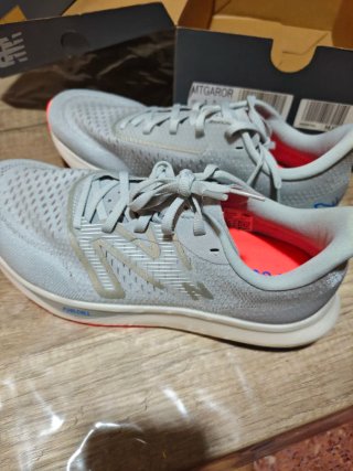 New Balance FuelCell Rebel V3 Talla 42.5