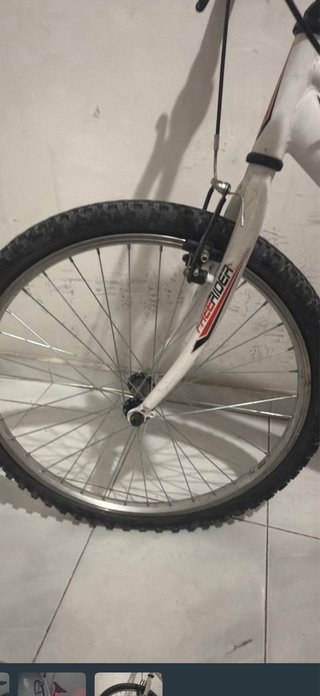 Bici de Montaña Blanca para reparar