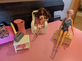 Camera da letto Barbie: mobili, 2 bambole e accessori