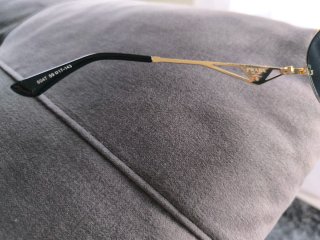 Gafas de sol Prada doradas y grises