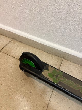 Patinete infantil negro y verde