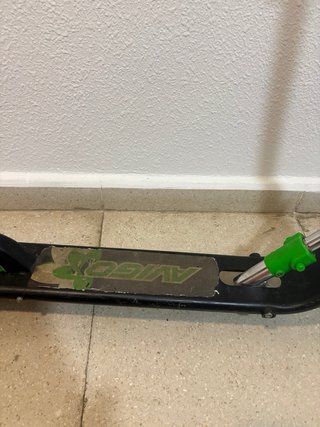 Patinete infantil negro y verde