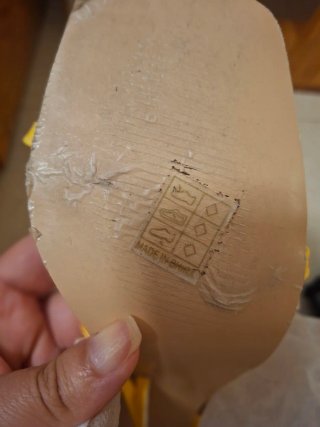Tacones amarillos talla 40 sin estrenar