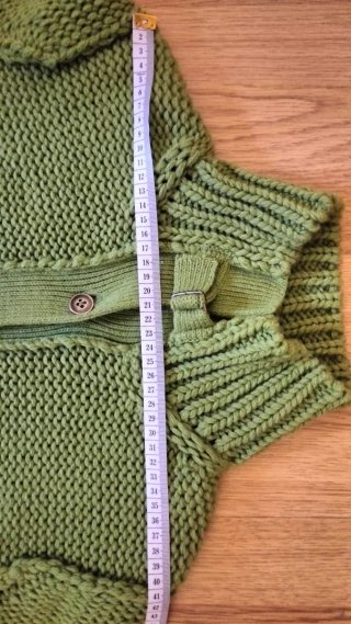 Chaqueta de lana verde con botones
