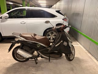 Piaggio Vespa Beverly 125 Scooter
