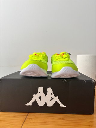 Zapatillas Deportivas Verdes y Naranjas