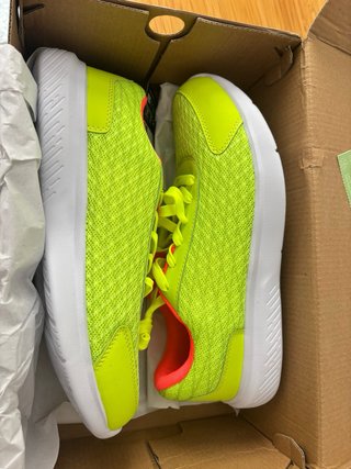 Zapatillas Deportivas Verdes y Naranjas