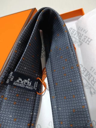 Corbata Hermès azul y naranja