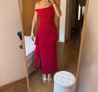 Vestido rojo largo ZARA abertura volantes hombros