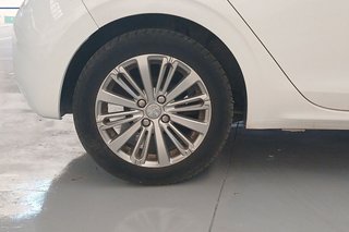 Peugeot 208 5P Signature 1.2L PureTech 60KW (82CV)