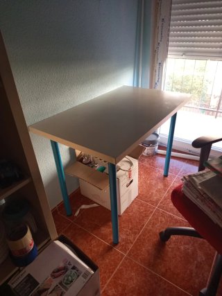 Mesa escritorio IKEA madera y metal