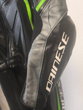 Mono Dainese Cuero Negro Verde