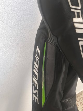 Mono Dainese Cuero Negro Verde
