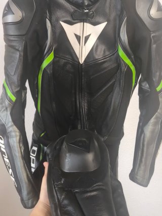 Mono Dainese Cuero Negro Verde