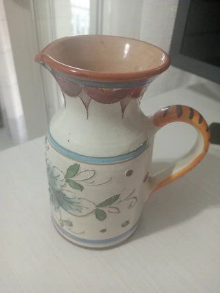Brocca in terracotta smaltata dipinta a mano