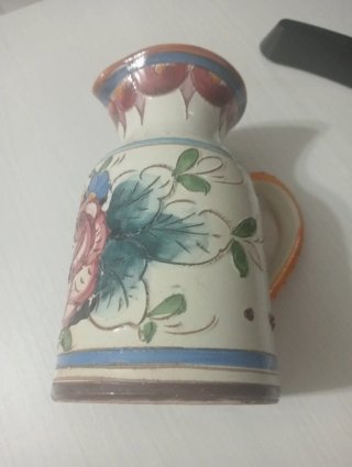 Brocca in terracotta smaltata dipinta a mano