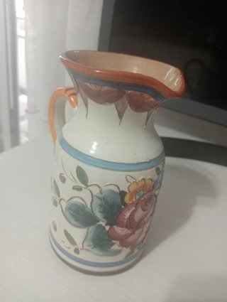 Brocca in terracotta smaltata dipinta a mano